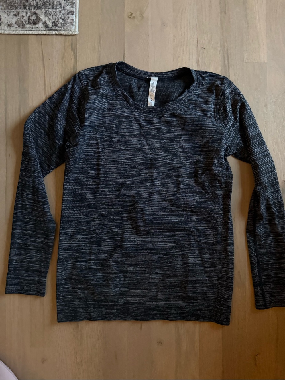 Lululemon relaxed swiftly Heathered Black Long Sleeve Top - Picture 1 of 2